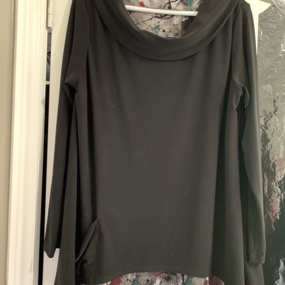 Sympli 16 black long sleeved back slit top - Picture 2 of 7